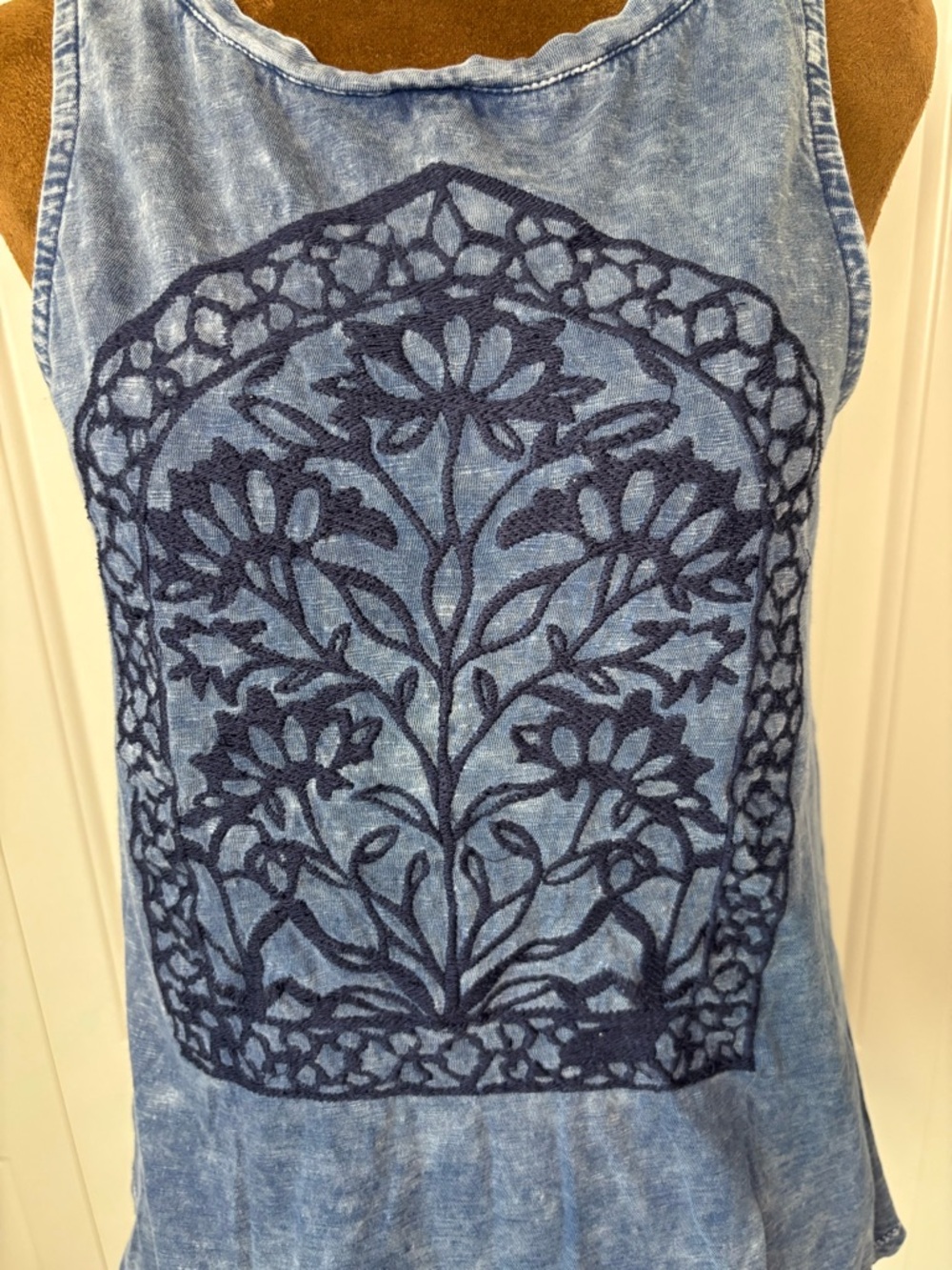 Lucky Brand Blue Floral Embroidered Mineral Wash Graphic Tank Top - Small - Picture 3 of 8